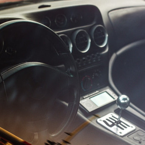 Araba Parfümü (Araç Kokusu) Nasıl Seçilir? Kalıcı Kokular ve Doğal Alternatifler