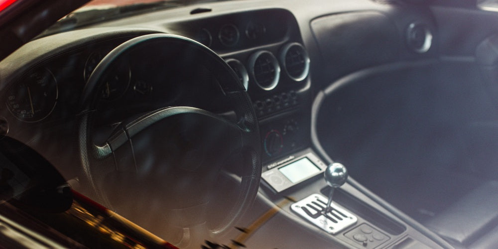 Araba Parfümü (Araç Kokusu) Nasıl Seçilir? Kalıcı Kokular ve Doğal Alternatifler